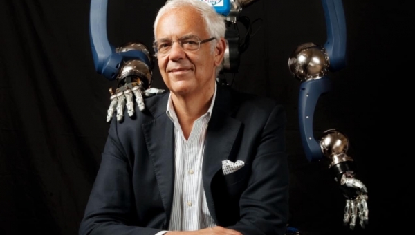 Robot: the future is around the corner but politics must realize it. Interview with Professor Bruno Siciliano